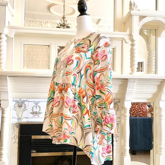 Rinascimento Made in Italy Beautiful Multi-color Print Blouse Lace Detail - Picture 3 of 8